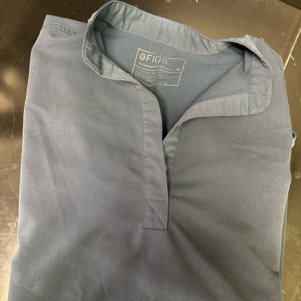 FIGs dark harbor top